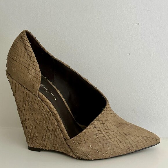 Elizabeth and James Pump D'Orsay Snakeskin Pointed High Heel Wedge Size 6B - Picture 6 of 9